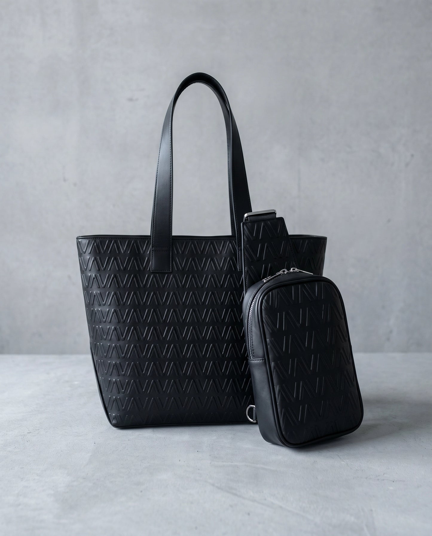 Mary Zip Tote Noir with Nat Chest Sling Pack